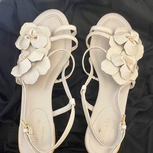 Kate Spade 8.5 Medium White Patent Leather Sandals Flower Gold Heel